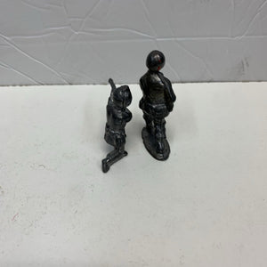 2pk Cast Iron Army Men