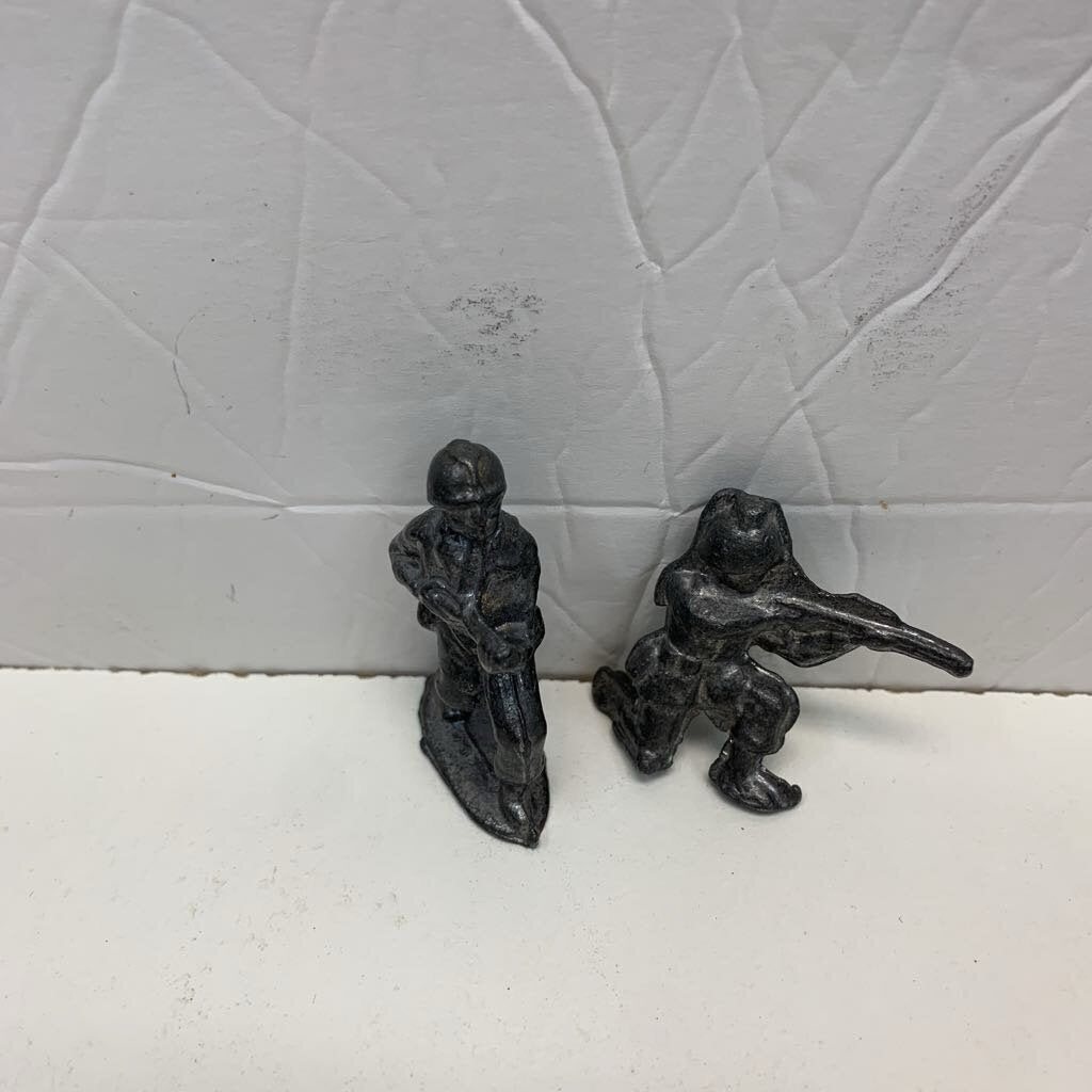2pk Cast Iron Army Men