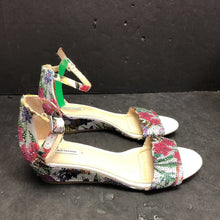 Load image into Gallery viewer, Girls Rhinestone Flower Shoes (Alex Marie)
