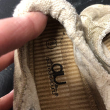 Load image into Gallery viewer, Girls Star Sneakers
