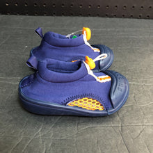 Load image into Gallery viewer, Boys Grip Shoes
