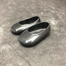 Load image into Gallery viewer, Shoes for 14" Doll
