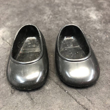 Load image into Gallery viewer, Shoes for 14" Doll
