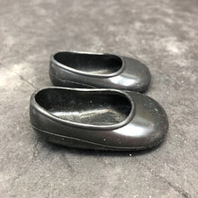 Load image into Gallery viewer, Shoes for 14" Doll
