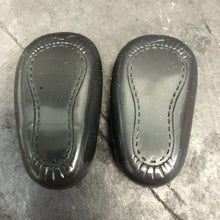 Load image into Gallery viewer, Shoes for 14" Doll
