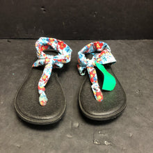 Load image into Gallery viewer, Womens Flower Flip Flops
