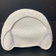 Load image into Gallery viewer, Bassinet Wedge Pillow (occobaby)
