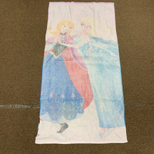 Load image into Gallery viewer, Anna &amp; Elsa Bath Towel
