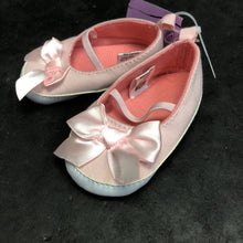 Load image into Gallery viewer, Girls Bow Flats

