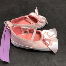 Load image into Gallery viewer, Girls Bow Flats

