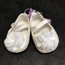 Load image into Gallery viewer, Girls Flower Shoes (Trimfoot Co.)
