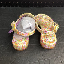Load image into Gallery viewer, Girls Painted Petals Wylie Sandals (NEW)
