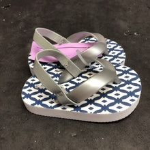 Load image into Gallery viewer, Girls Patterned Flip Flops
