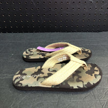Load image into Gallery viewer, Boys Camo Flip Flops
