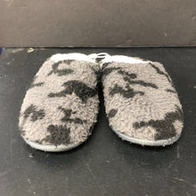 Load image into Gallery viewer, Boys Camo Slippers
