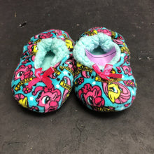 Load image into Gallery viewer, Girls Slippers
