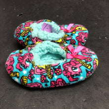 Load image into Gallery viewer, Girls Slippers
