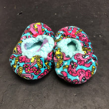 Load image into Gallery viewer, Girls Slippers
