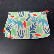Load image into Gallery viewer, Patterned Cosmetics Bag
