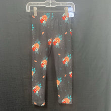 Load image into Gallery viewer, Spiderweb Flower Leggings
