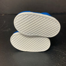 Load image into Gallery viewer, Sneakers for 18" Doll

