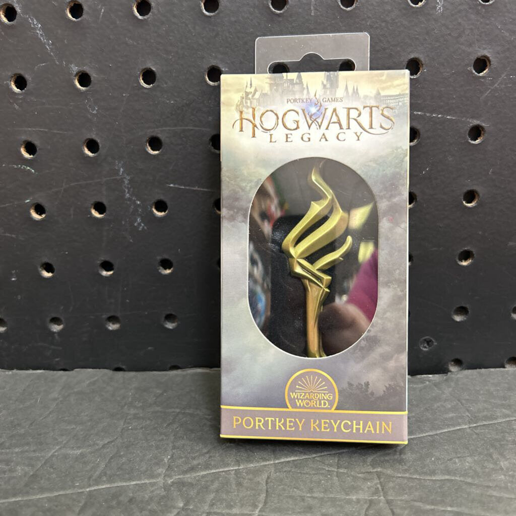 Hogwarts Legacy Wizarding World Portkey Keychain (NEW)