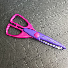 Load image into Gallery viewer, Zig-Zag Scissors
