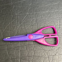 Load image into Gallery viewer, Zig-Zag Scissors
