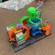 Load image into Gallery viewer, City Ultimate Octo Car Wash Playset w/ Car

