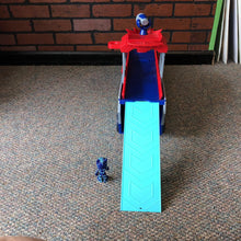 Load image into Gallery viewer, PJ Seeker Truck w/Figure
