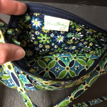 Load image into Gallery viewer, Flower Shoulder Bag
