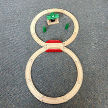 Load image into Gallery viewer, Classic Figure Eight Wooden Train Track Set
