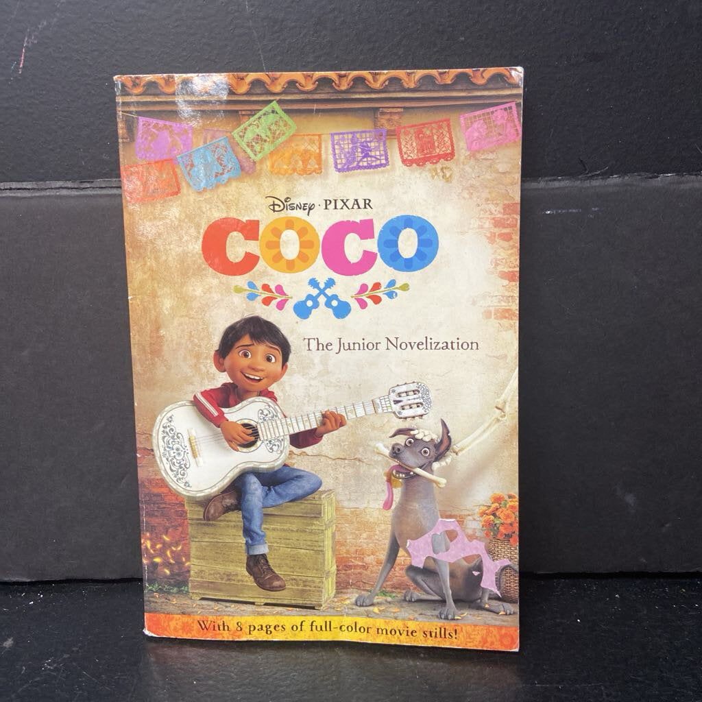 Coco: The Junior Novelization (Angela Cervantes) (Disney Pixar) -character novelization chapter paperback