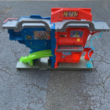 Load image into Gallery viewer, Playskool Heroes Spider-Man Adventures Stunt City Playset
