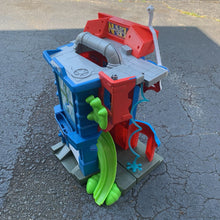 Load image into Gallery viewer, Playskool Heroes Spider-Man Adventures Stunt City Playset
