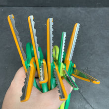 Load image into Gallery viewer, Zig-Zag Scissors Set
