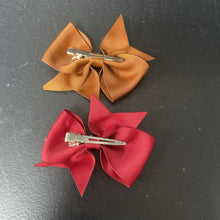 Load image into Gallery viewer, 2pk Solid Hairbow Clips
