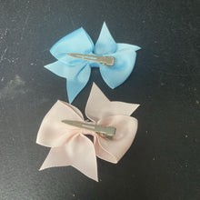 Load image into Gallery viewer, 2pk Solid Hairbow Clips
