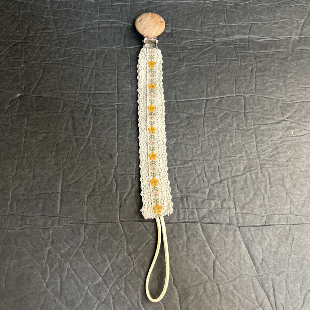 Wooden Flower Pacifier Clip