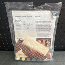 Load image into Gallery viewer, Hen &amp; Eggs Wall Hanging Kit (NEW) (Bernat)
