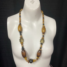 Load image into Gallery viewer, Wooden Bead Necklace &amp; Earrings Set (NEW)
