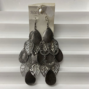 Leaf Earrings (NEW) (Moon Color)