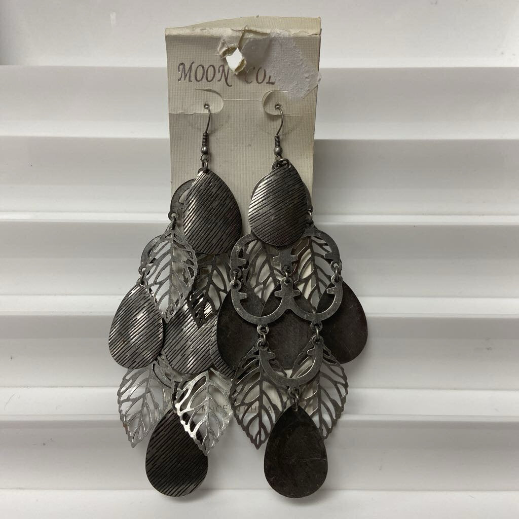 Leaf Earrings (NEW) (Moon Color)