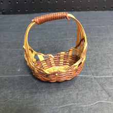 Load image into Gallery viewer, Dollhouse Mini Basket
