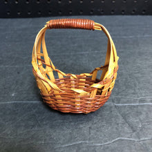Load image into Gallery viewer, Dollhouse Mini Basket
