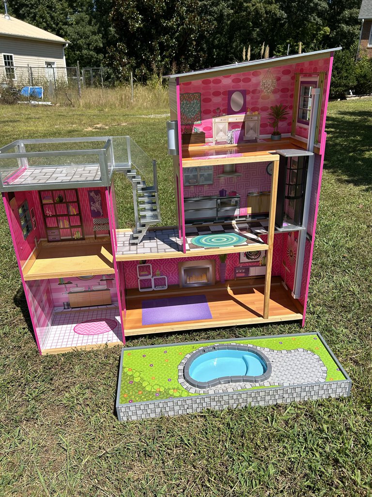 Uptown Modern Barbie Dollhouse (CANNOT SHIP, STORE PICKUP ONLY)