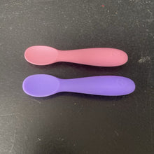 Load image into Gallery viewer, 2pk Silicone Spoons (Weesprout)
