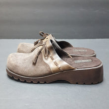 Load image into Gallery viewer, girls clogs
