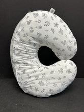 Load image into Gallery viewer, flowers nursing pillow (Lee and Town)
