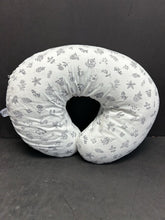 Load image into Gallery viewer, flowers nursing pillow (Lee and Town)
